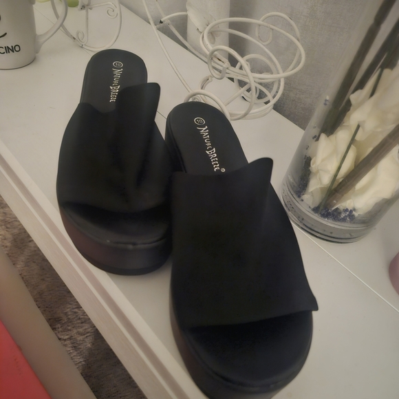 Nature Breeze Sleek Black Platform Slides - Picture 2 of 8